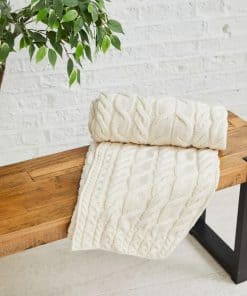 Manta de punto de cable irlandés de Aran Woollen Mills de