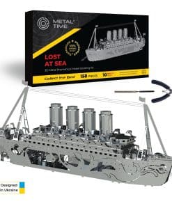 Modelo de Titanic perdido en el mar a escala de acero