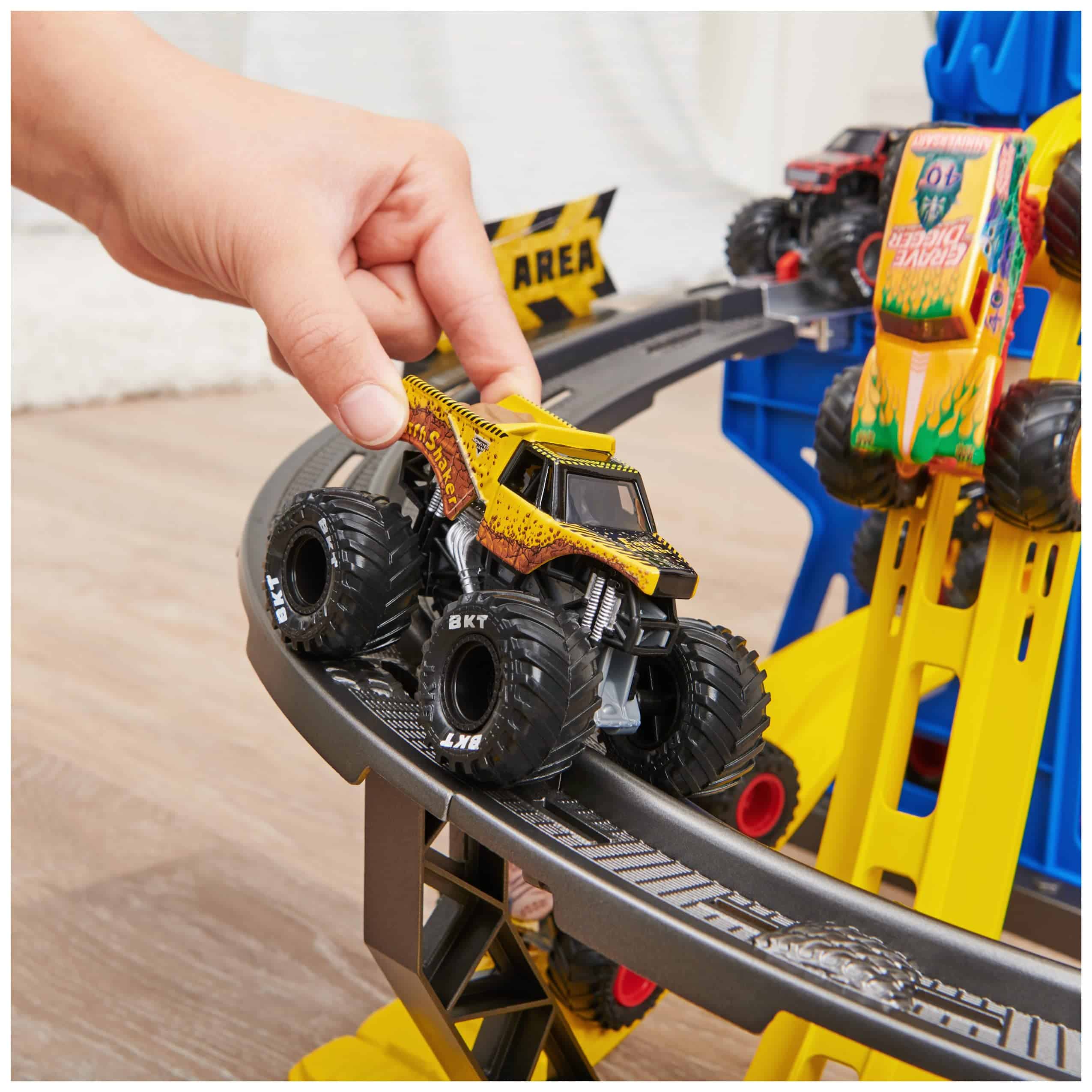 Monster Jam Garage Playset y Almacenamiento con Exclusive - Imagen 8