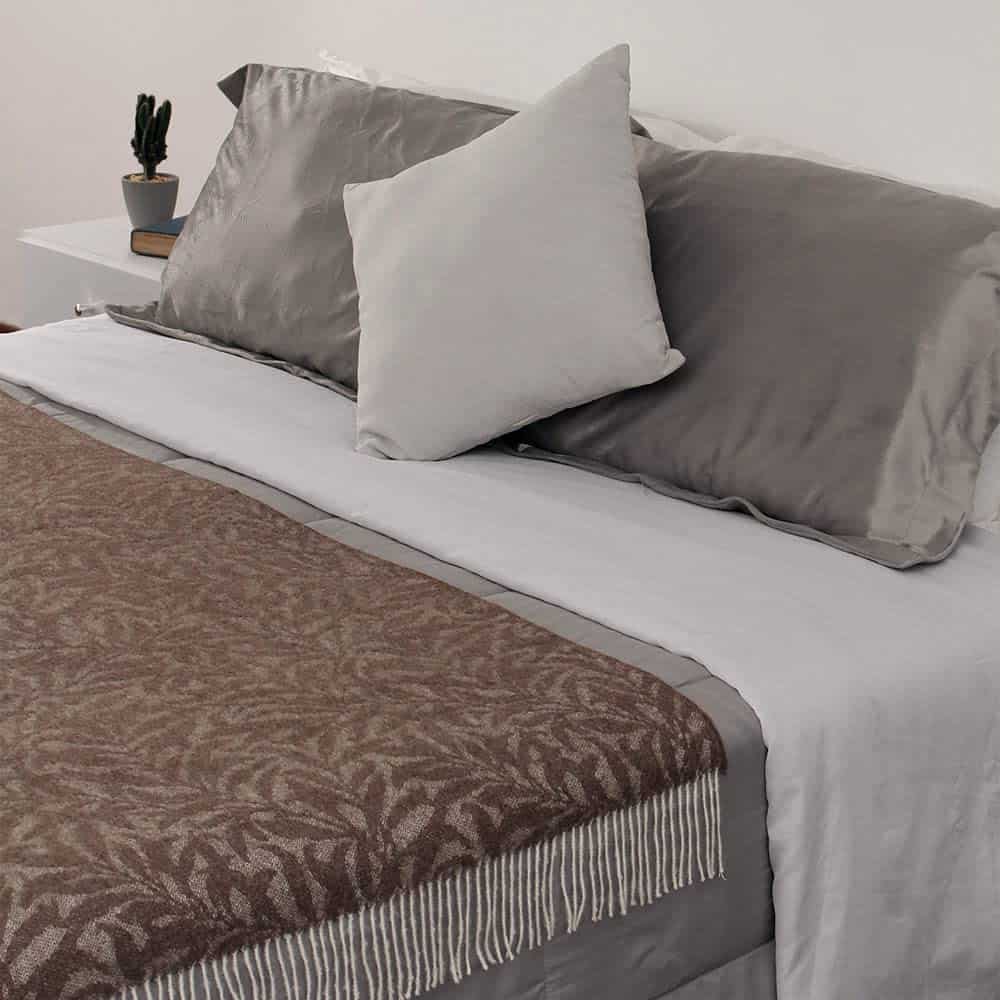 Manta de Lana de Alpaca Floral Garden - Diseño Floral Suave - Imagen 4