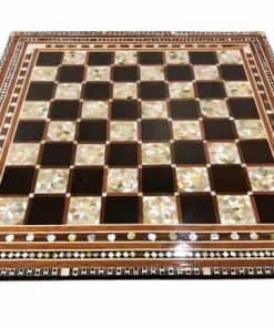 Tablero de ajedrez incrustado con madreperla hecho a mano