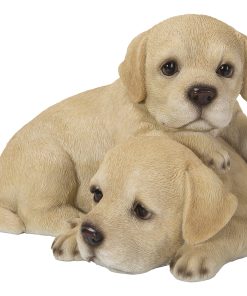Estatua de Dos Cachorros de Labrador Amarillos Jugando de