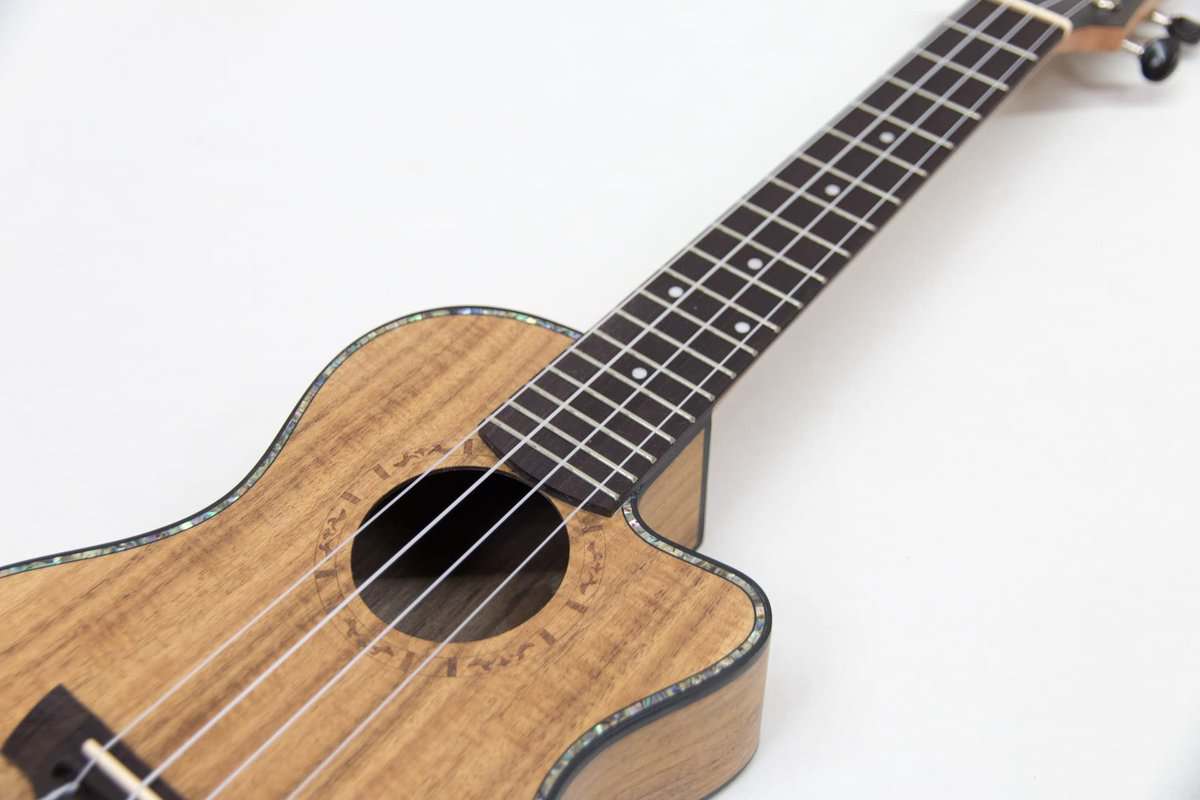 Crafter UC-250C Bundle de Ukulele Concert Koa con Bolsa de - Imagen 5