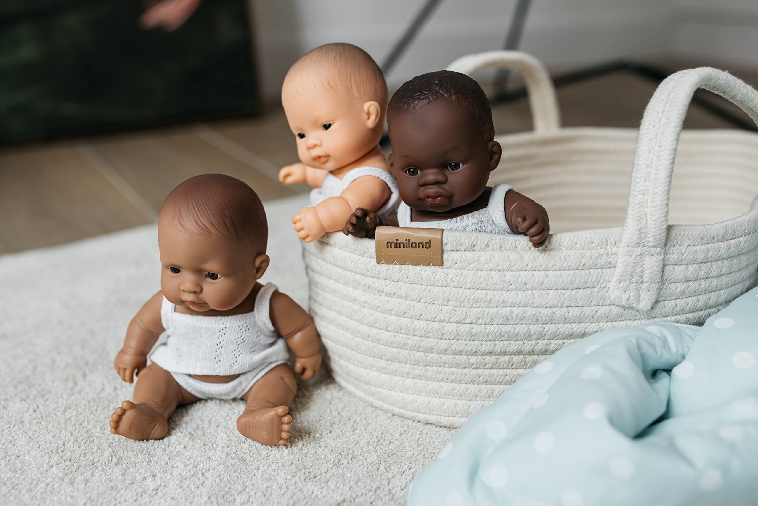 Canasta de Muñeca de Algodón Miniland - Juguete de Calidad, - Imagen 3