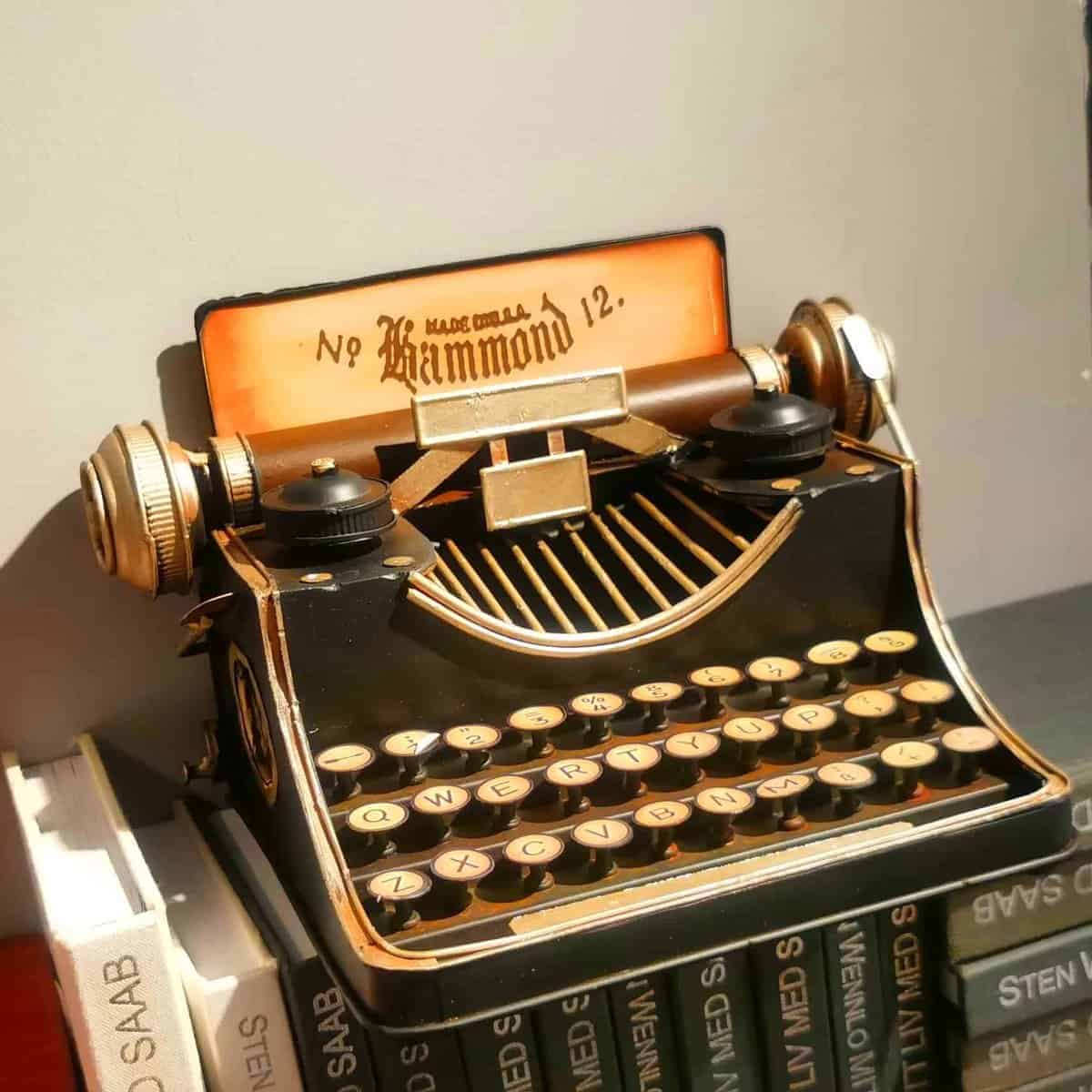 Alcancía Retro Vintage de Lata con Modelo de Máquina de - Imagen 8