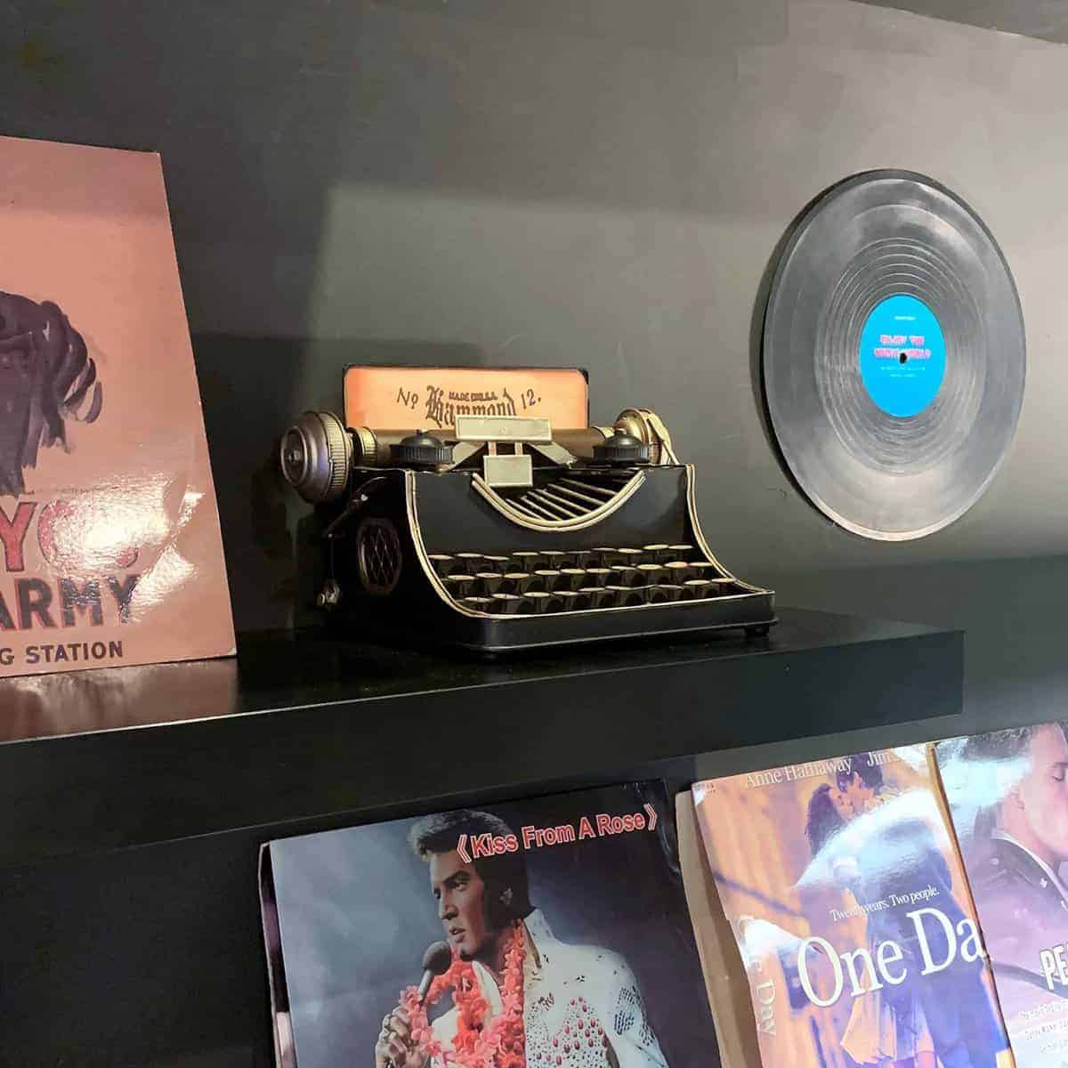 Alcancía Retro Vintage de Lata con Modelo de Máquina de - Imagen 9
