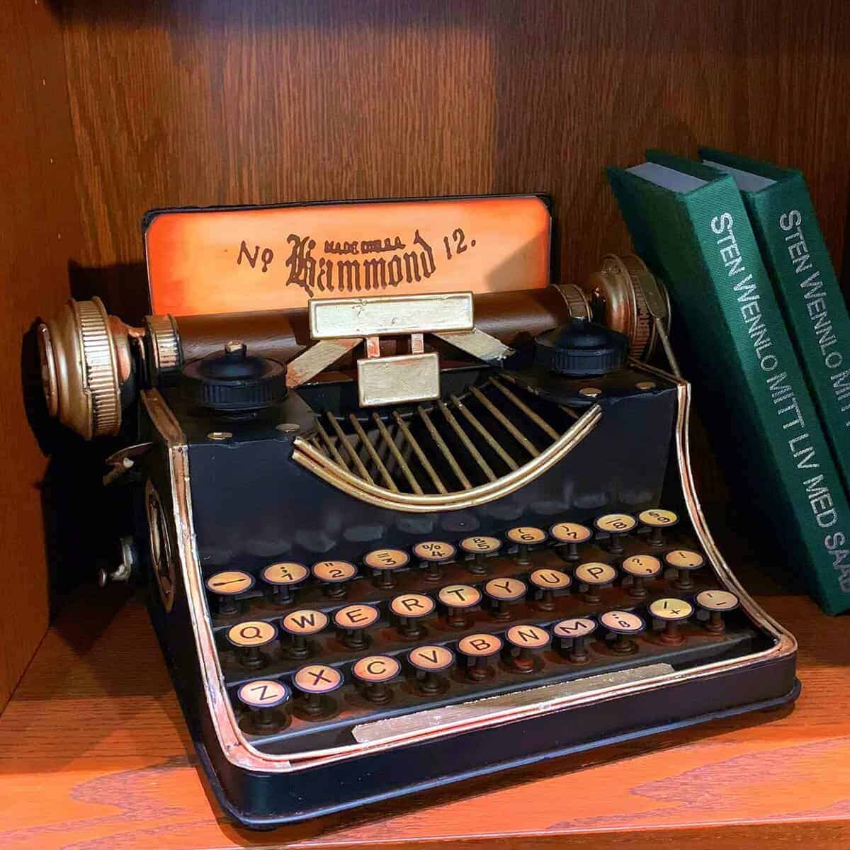 Alcancía Retro Vintage de Lata con Modelo de Máquina de - Imagen 3