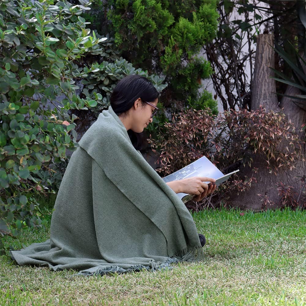 Manta de Lana de Alpaca Arequipa Pride -Verde Suave - Imagen 5