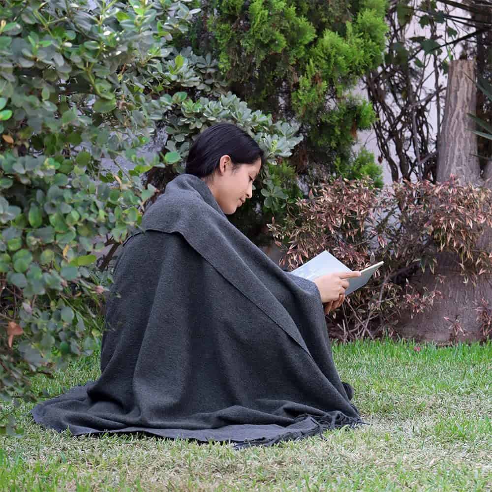 Manta de Lana de Alpaca Arequipa Pride -Azul Denim - Imagen 5