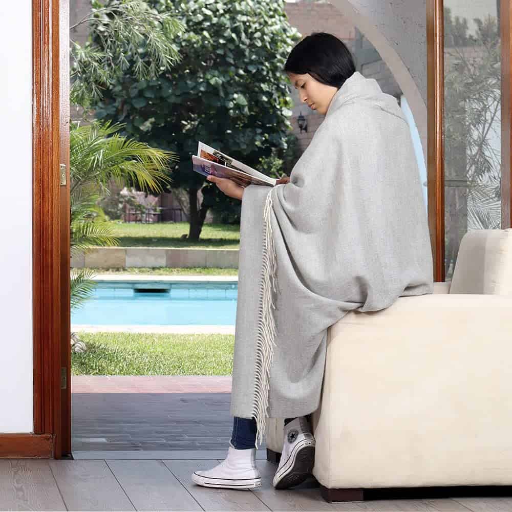 Manta de Lana de Alpaca Junin Pride Tejida -Gris Perla - Imagen 5