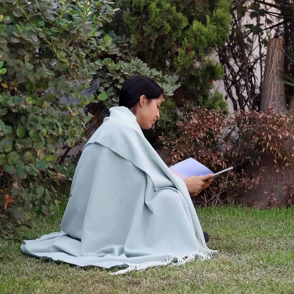 Manta de Lana de Alpaca Arequipa Pride Tejida -Azul Cielo - Imagen 5