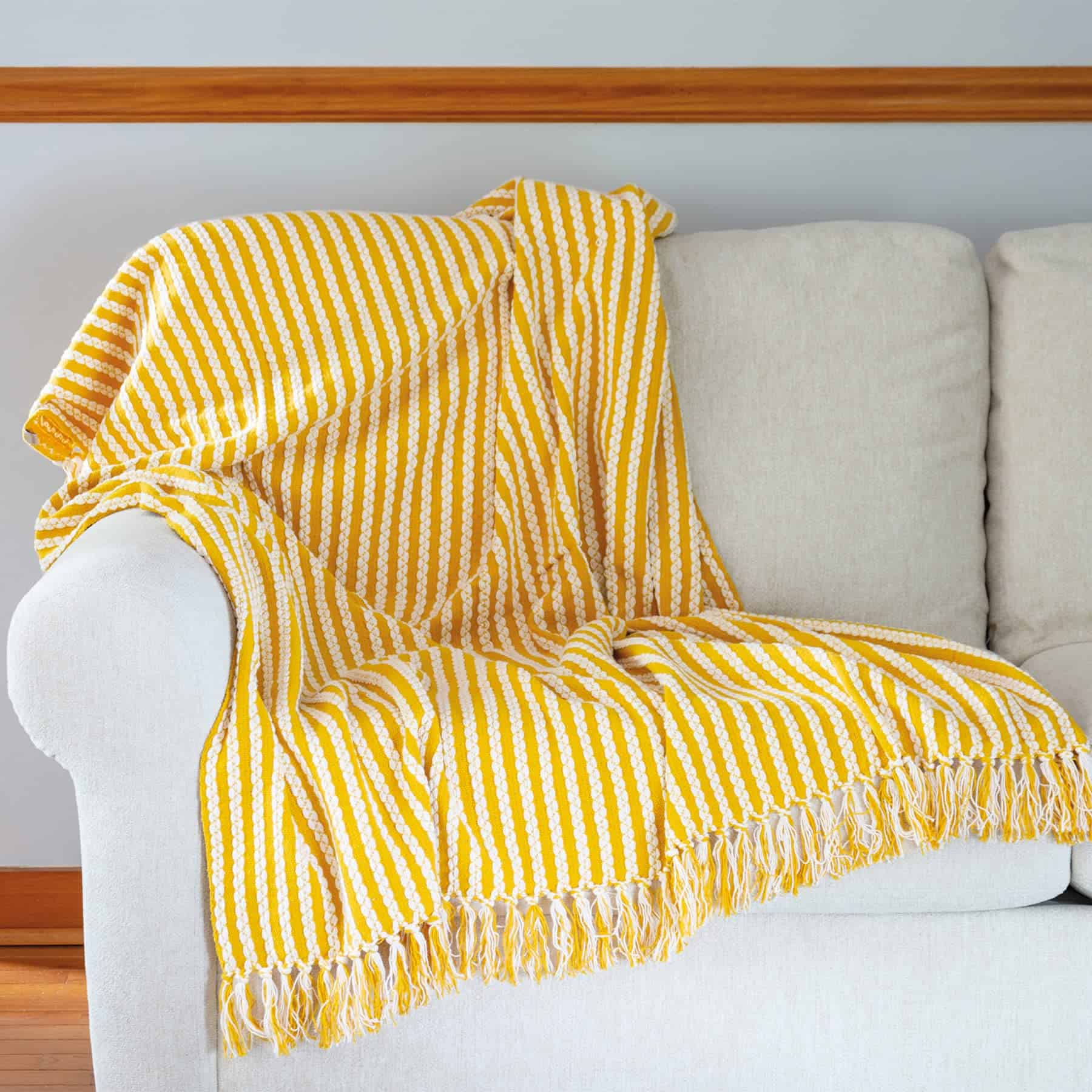 Cobija Decorativa de Rayas Amarillas Primitives by Kathy - Imagen 3